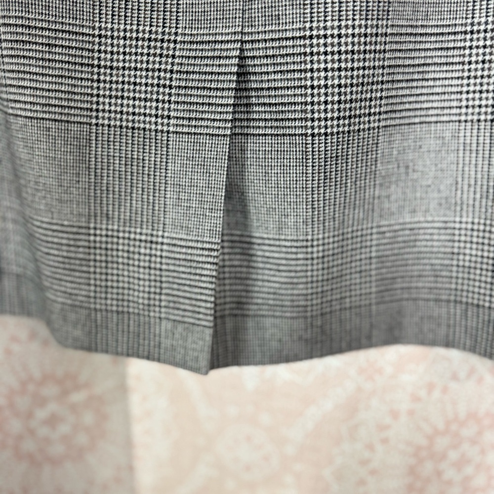 Hobbs London Gray Plaid Pencil Skirt	
Size 8 Office - Picture 4 of 7